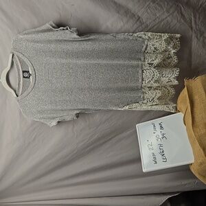 Grey heathered tunic, lace trim